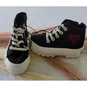 Mudd‎ Black Platform Sneakers With Zipper And Pink Heart 💕  Size 6